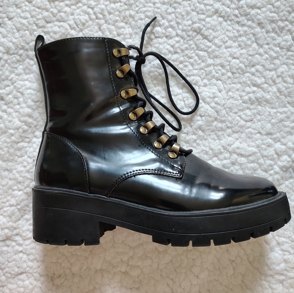 Forever 21 Shoes - Forever 21 Women's Size 6 Black Combat boots